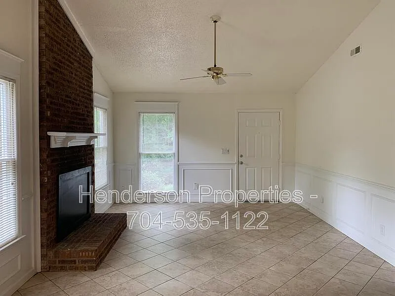 3 bed, 2.0 bath, $1,999 — Photo 2