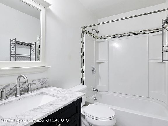 3rd image of 2314/2312 West Blvd