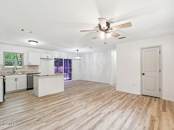 4th image of 1704 Kingfisher Dr