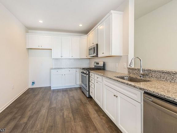 3rd image of 122 Sequoia Dr