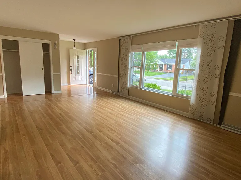 6650 Schreiner St E — Photo 4