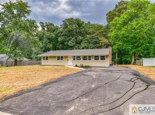 8 Halsey Rd S, Kendall Park, NJ 08824