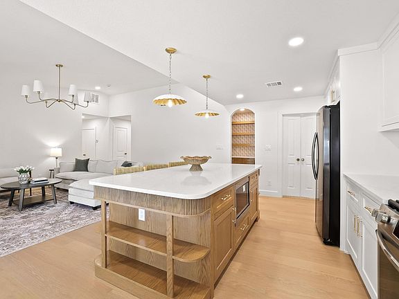 2nd image of 10801 Middle Knoll Dr