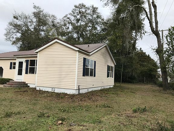 3rd image of 303 NW Irma Ave