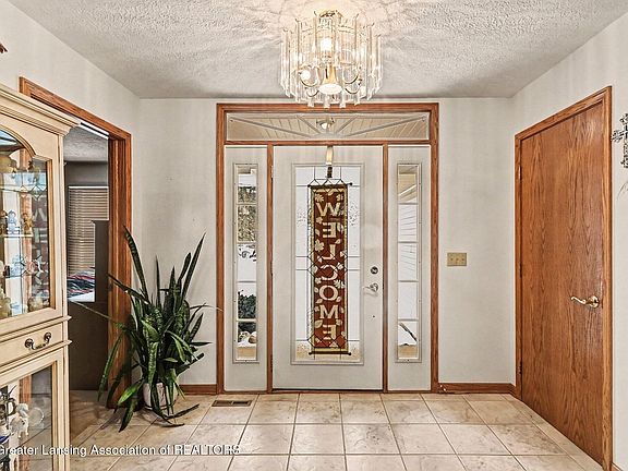 3rd image of 1901 E Stoll Rd