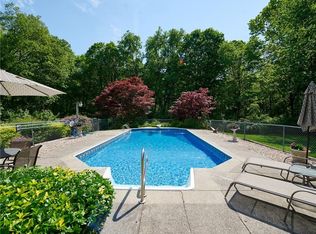 670 Mountain Rd, Hamden, CT 06514