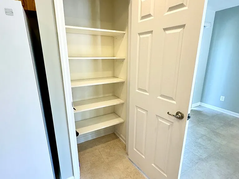 420 Hillsborough Dr — Photo 7
