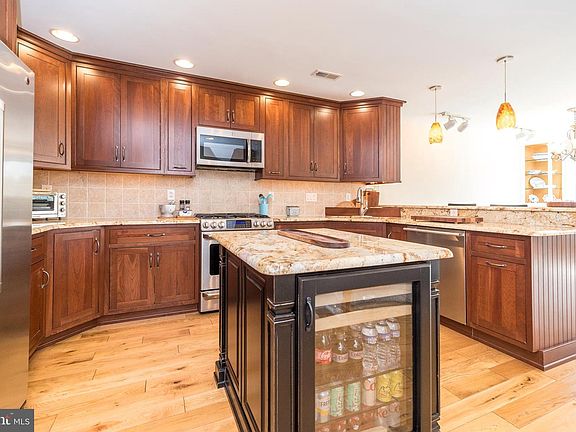 4th image of 312 Manor Rd