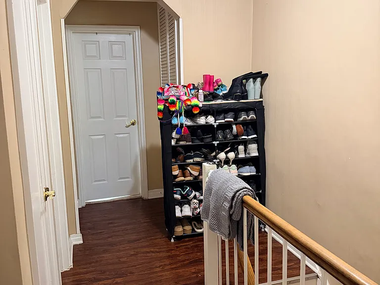 5653 Clearview Expy — Photo 12