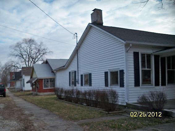2nd image of 202 E Lane St