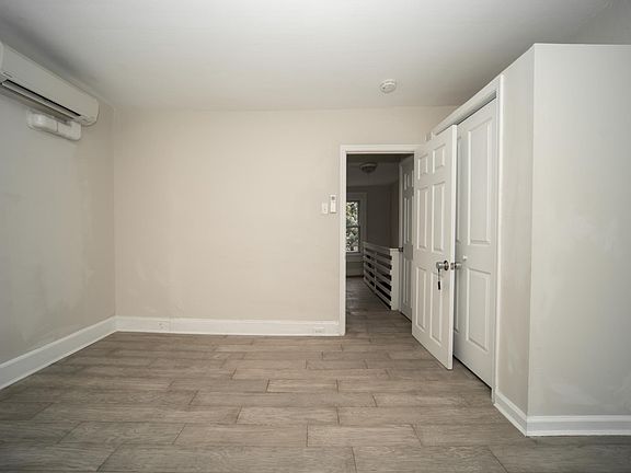 4th image of 1221 W Somerset St #1