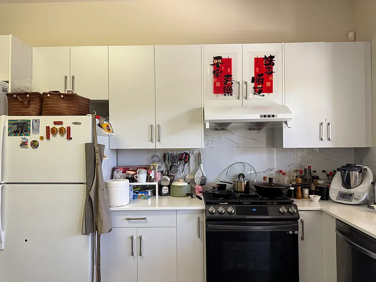 1870 Queens Ave #27 — Photo 10