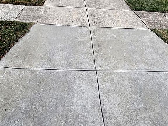 3rd image of 15848 Agnes Blvd