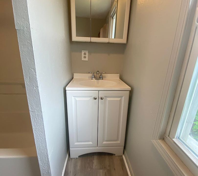 1st image of 3164 W 73rd St APT 4