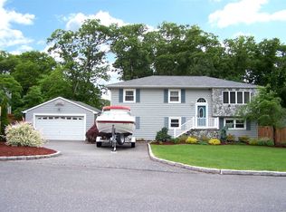 35 Ridgewood Ave, Selden, NY 11784