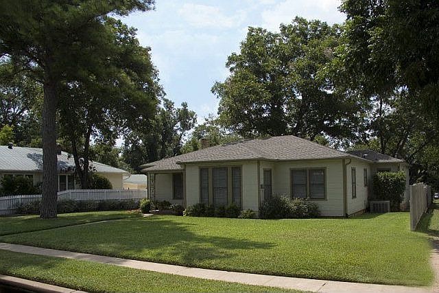 1st image of 805 W Austin St