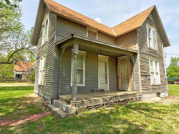 2nd image of 612 N Sycamore St