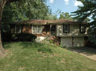 215 SW Craigmont Dr, Lees Summit, MO 64081