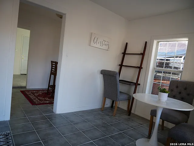 1820 Ruiz St — Photo 5