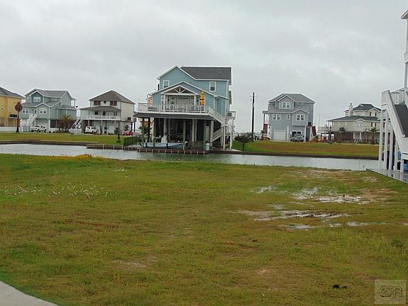 3rd image of 518 Neptune Cir