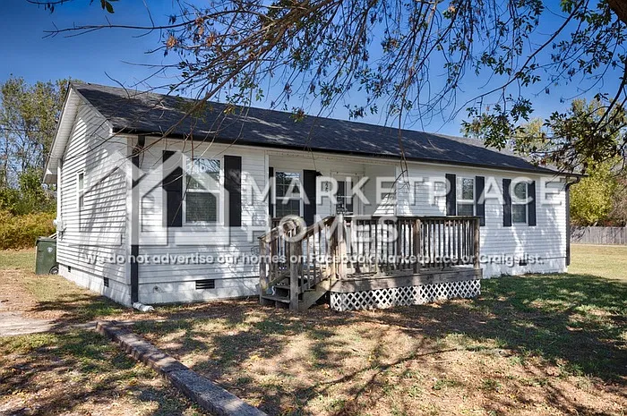 3 bed, 2.0 bath, 1080 sqft, $1,549 — Photo 3