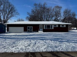 5462 Tucson Dr, Waterloo, IA 50702