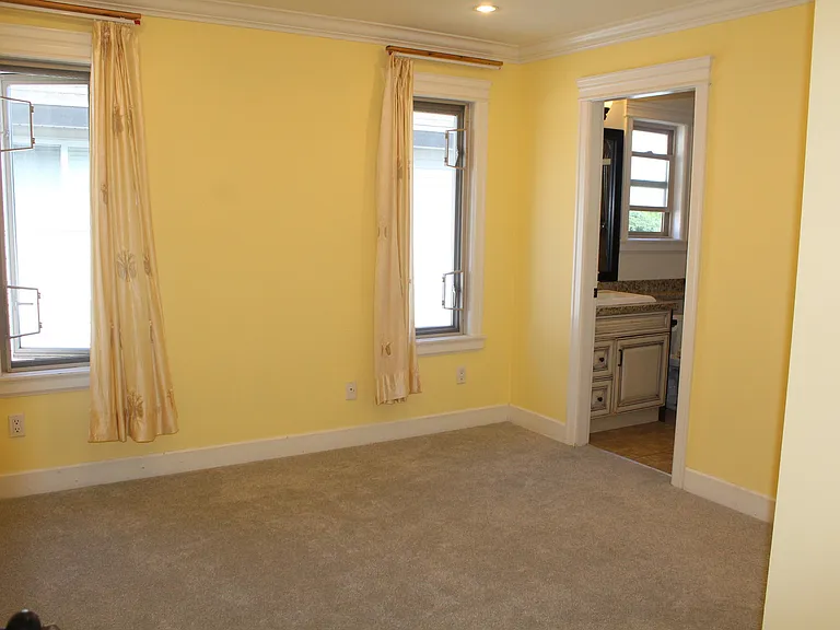 19670 71a Ave #UPPER TWO LEVEL — Photo 29