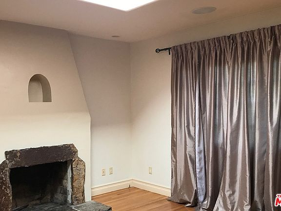 5th image of 8936 Ashcroft Ave