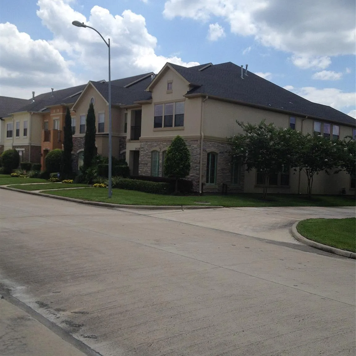 3 bed, 3.5 bath, 3058 sqft, $3,400 — Photo 3