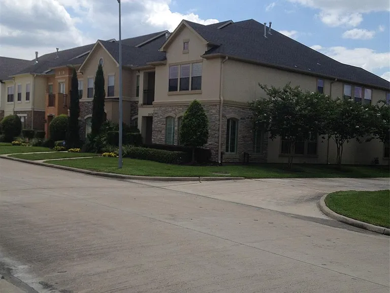 2038 Palm Forest Ln — Photo 3