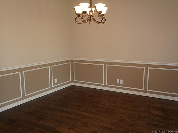 4th image of 8104 N 76th Ave E