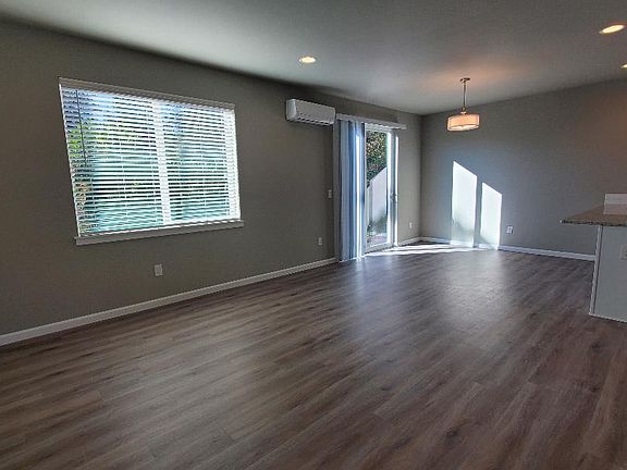 5th image of 6914 Delaney Ln #1