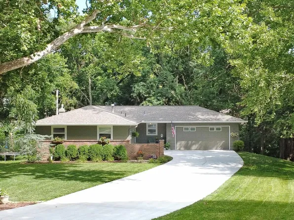 3209 Highland Cir, Manhattan, KS 66503