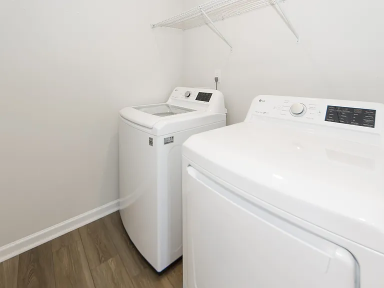 429 Eva St — Photo 20