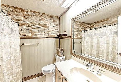 2nd image of 217 Louisa St
