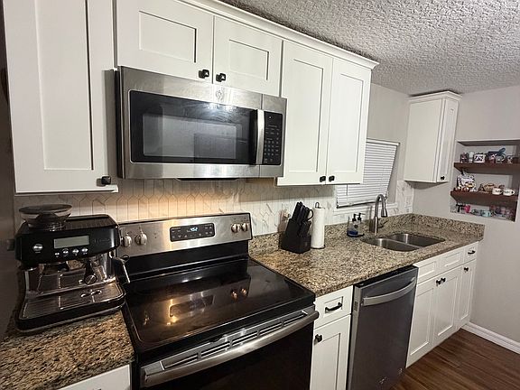 5th image of 612 E Plymouth Ave