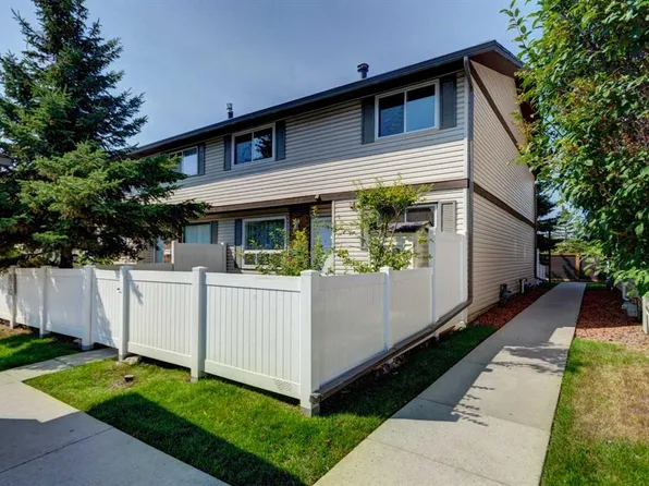 740 E Bracewood Dr SW #12, Calgary, AB T2W 3N3