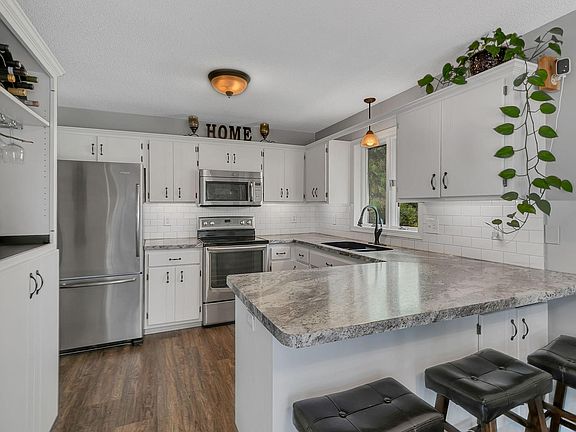 3rd image of 920 5th Ave E