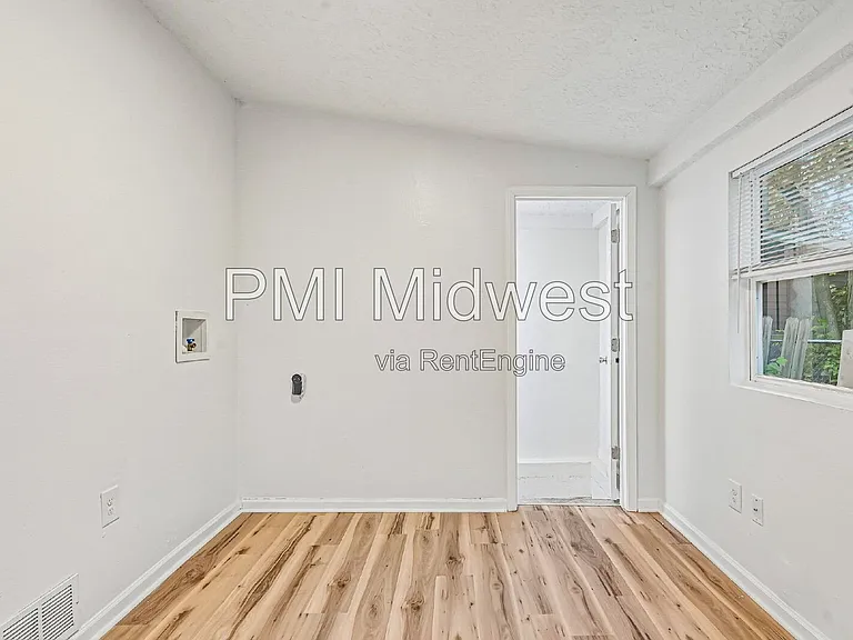 3118 W 9th St — Photo 13