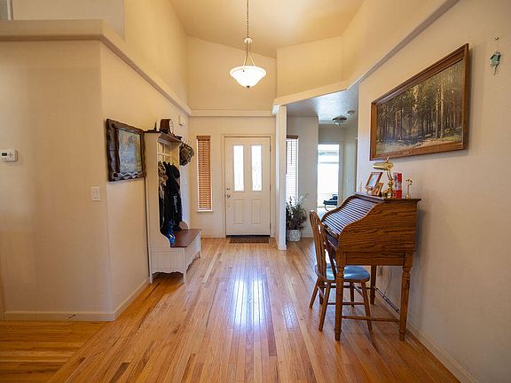 3rd image of 5521 Benchwood Ave