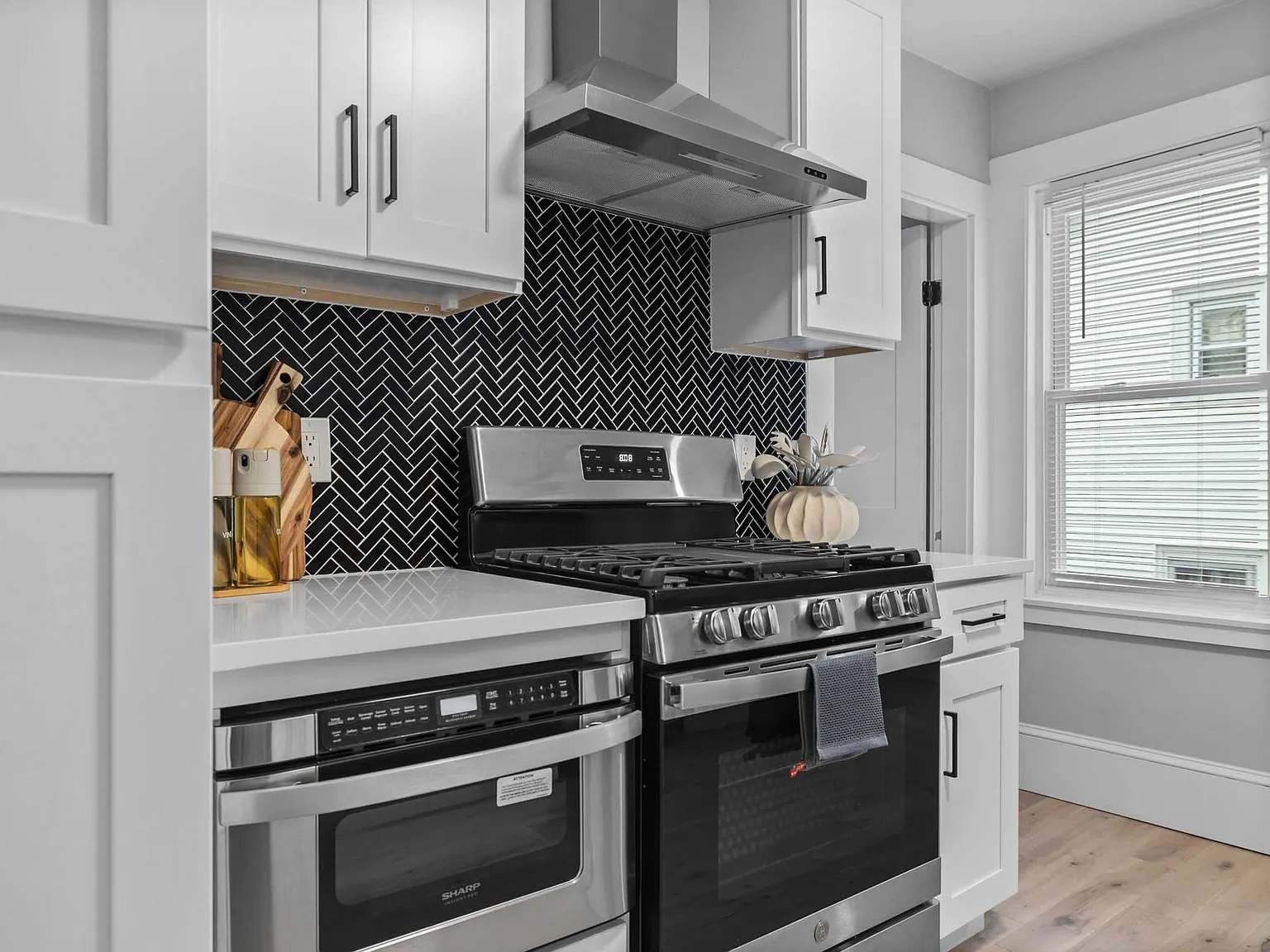 7 bed, $8,500 — Photo 2