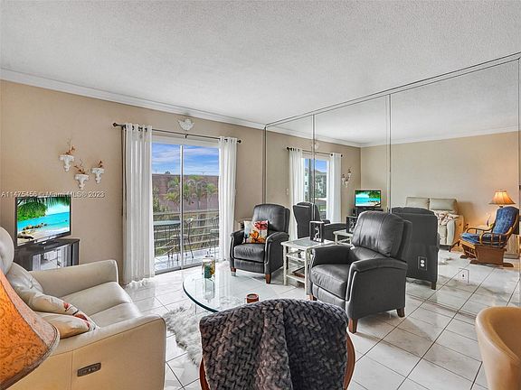 5th image of 16790 NE 14th Ave APT 212