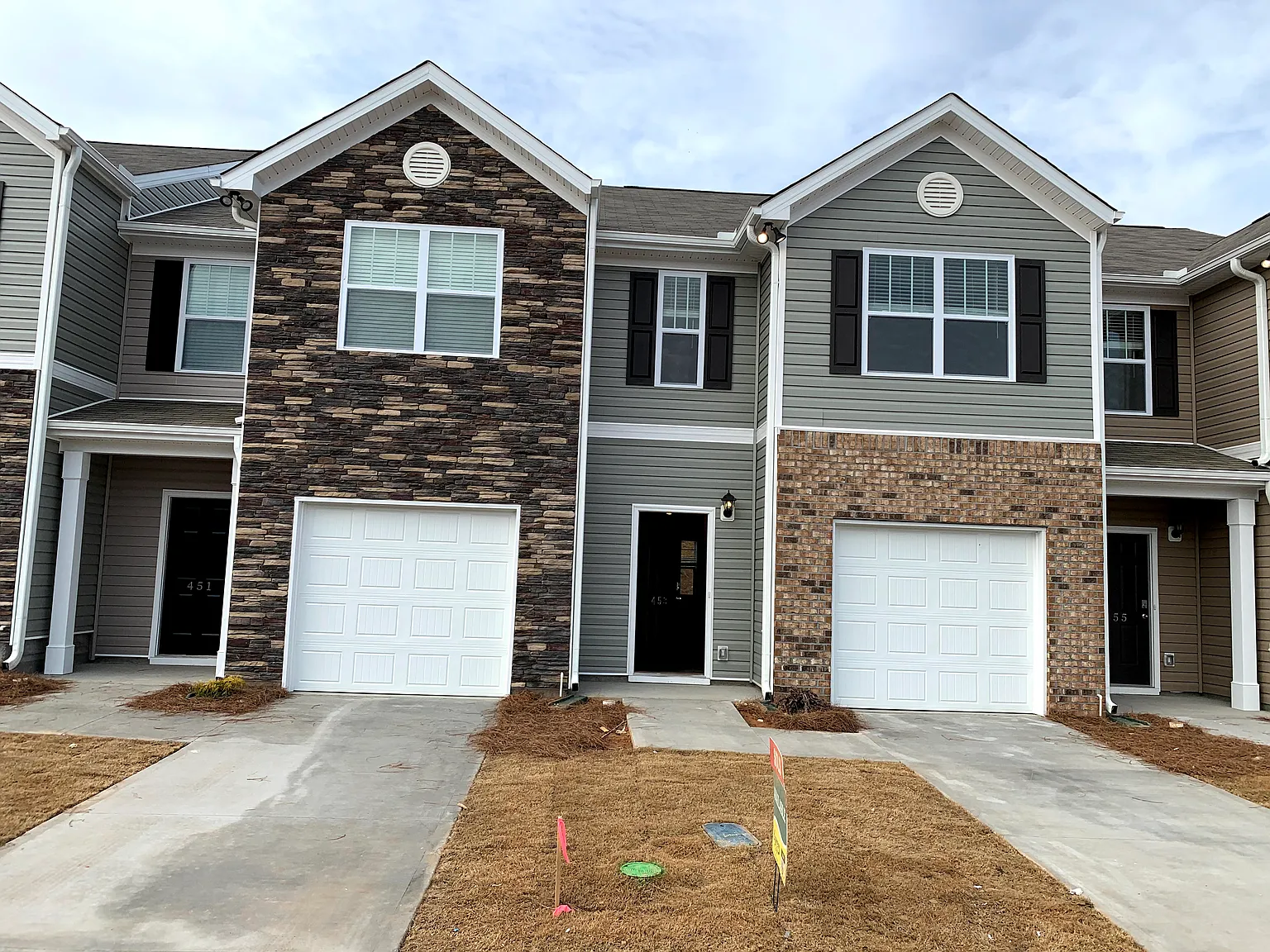 3 bed, 2.5 bath, 1429 sqft, $1,650 — Photo 3