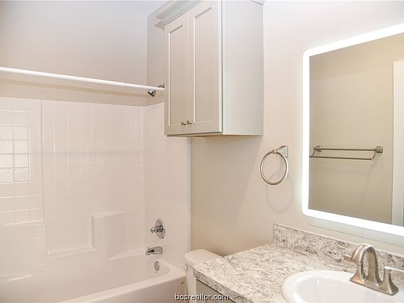 4th image of 505 E 23rd St