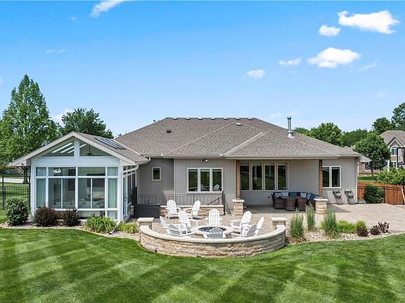 4th image of 1404 SE Woodbine Dr