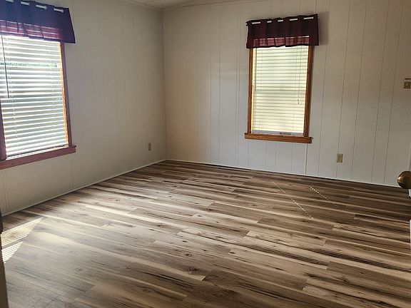 5th image of 300 Oak Blvd