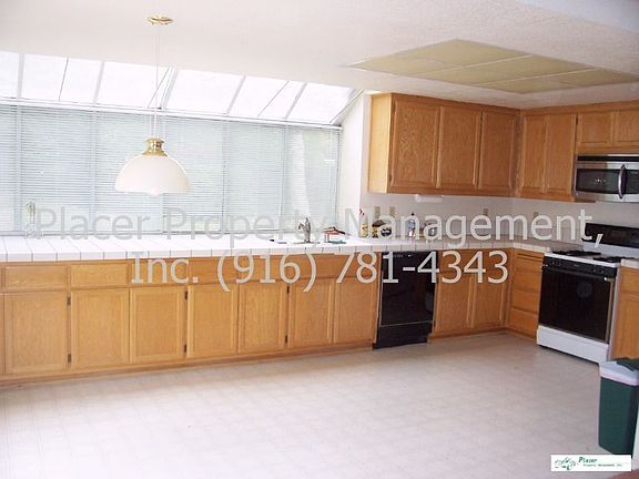 Kitchen-breakfast nook