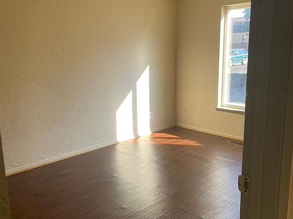 5th image of 1161 Rosemary St