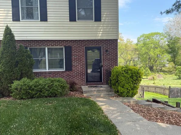 1032 Circle Dr, Sykesville, MD 21784