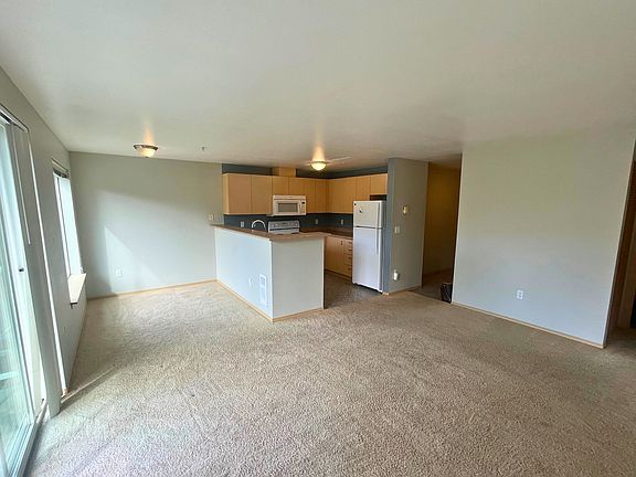 5th image of 5200 Roosevelt Way NE #201